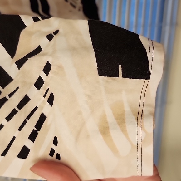 Chico’s Women’s Top Size 3 (XL) Black White Beige - Picture 4 of 8
